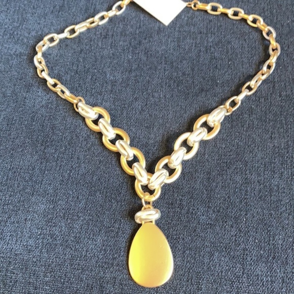 NWT Dune & Willow gold tone and white link pendant necklace